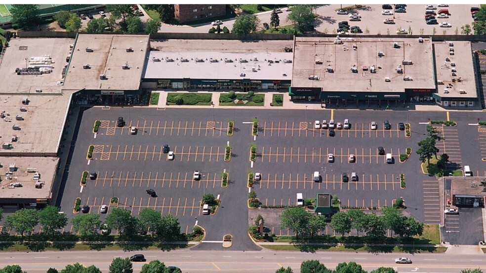 More Photos Of 3055-3161 Dundee Rd, Northbrook Unknown For Lease