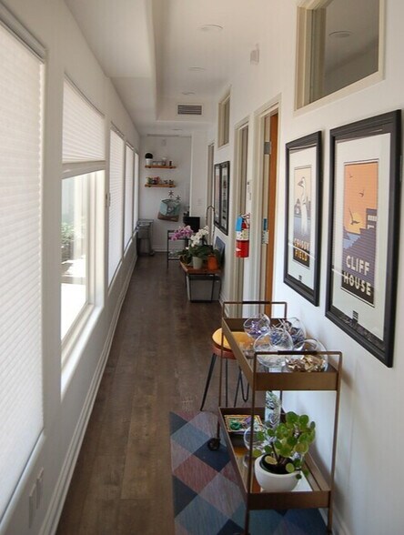 More Photos Of 23300 Ventura Blvd, Woodland Hills Loft Creative Space For Lease