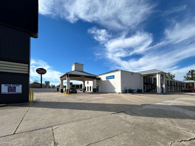 More Photos Of 125 Rushing Rd W, Denham Springs Hotel For Sale