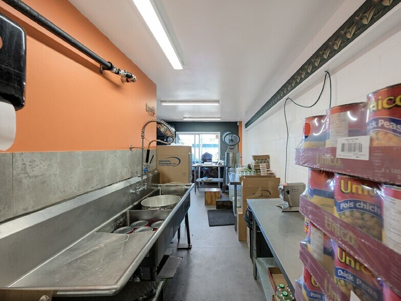 More Photos Of 555 Hillside Ave, Victoria Flex For Sale