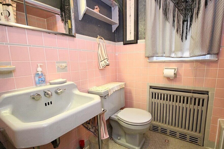 More Photos Of 3891 Amboy Rd, Staten Island Office Residential For Sale