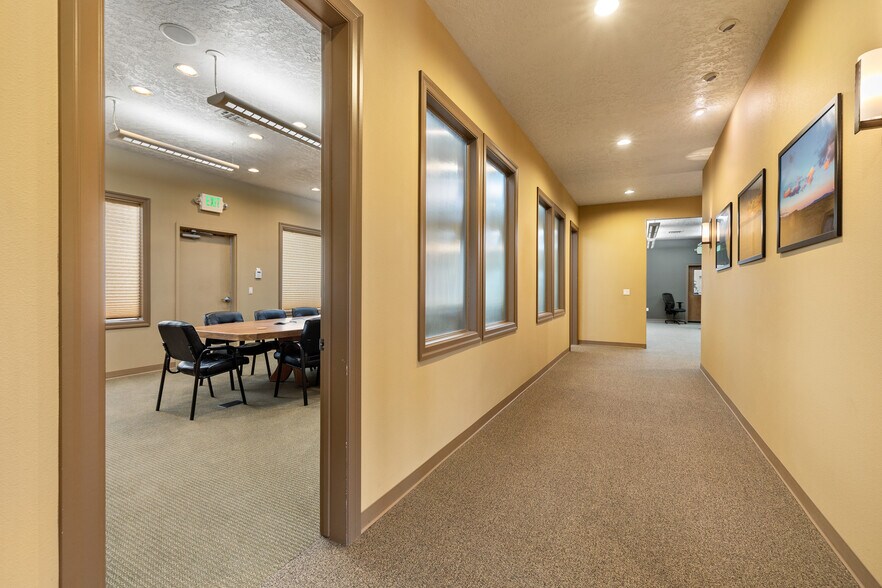 More Photos Of 133 E 50th St, Garden City Loft Creative Space For Sale