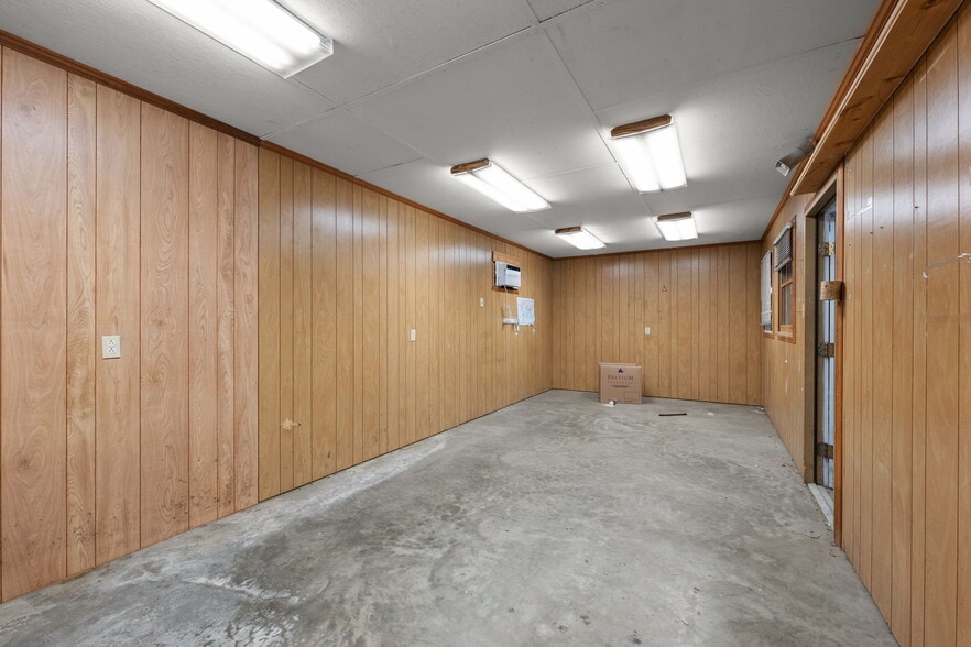 More Photos Of 2245 A Air Park Dr, Burlington Warehouse For Lease