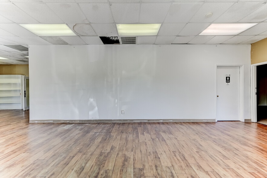 More Photos Of 9802 Whithorn Dr, Houston Office For Sale