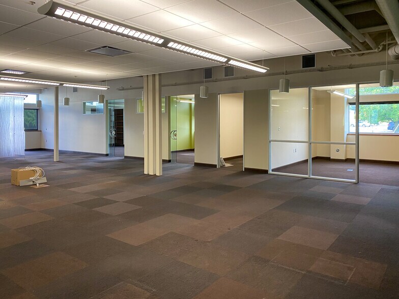 More Photos Of 2140 Oak Industrial Dr NE, Grand Rapids Manufacturing For Lease