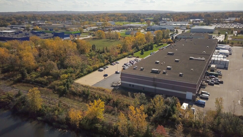 More Photos Of 5575 Venture Dr, Parma Warehouse For Lease