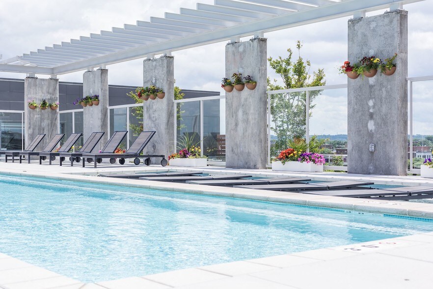 More Photos Of 625 H St NE, Washington Apartments For Lease