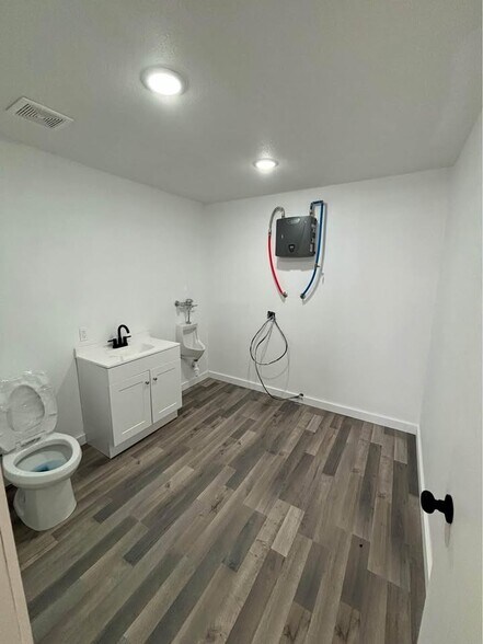 More Photos Of 9474 US-175, Kemp Flex For Lease