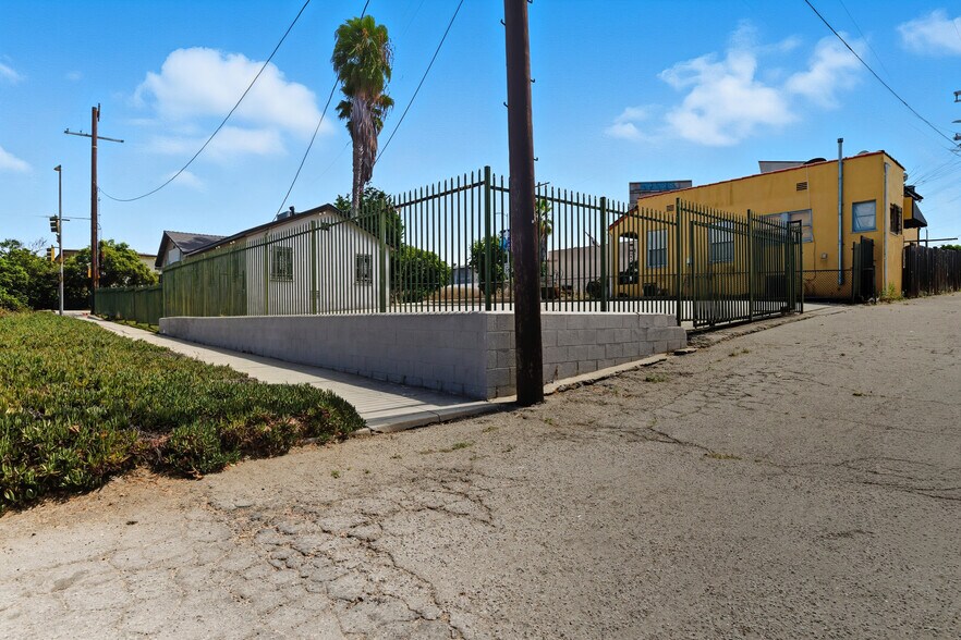 More Photos Of 7601 Crenshaw Blvd, Los Angeles Office For Lease