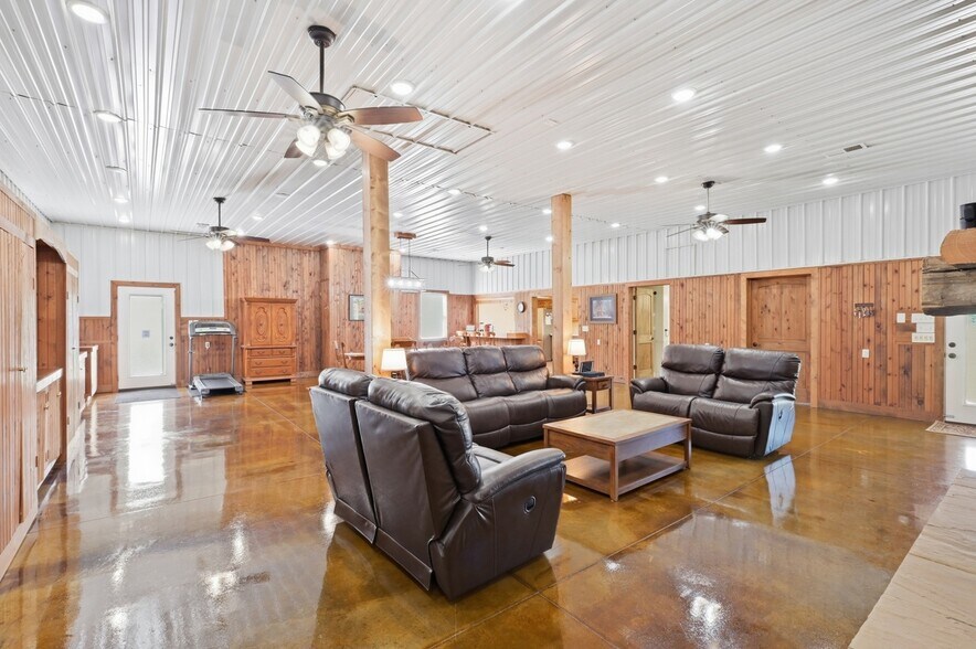 More Photos Of 4650 Highway 52, Loretto Apartments For Sale