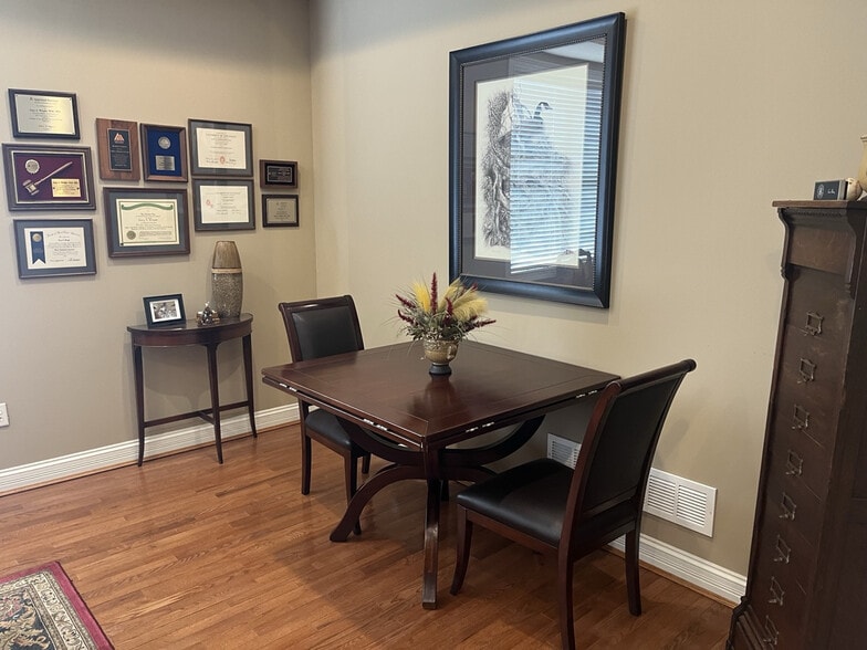 More Photos Of 8241 Cornell Rd, Cincinnati Office For Sale