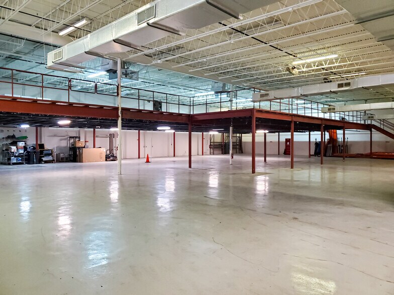 More Photos Of 12105 N 28th St, Saint Petersburg Warehouse For Sale