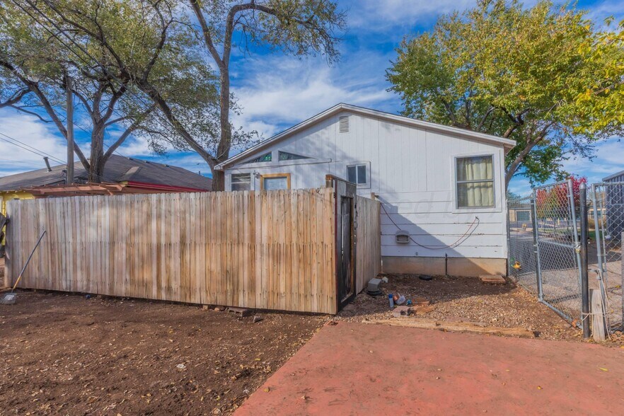 More Photos Of 907 S Madison St, Amarillo Storefront Retail Residential For Sale