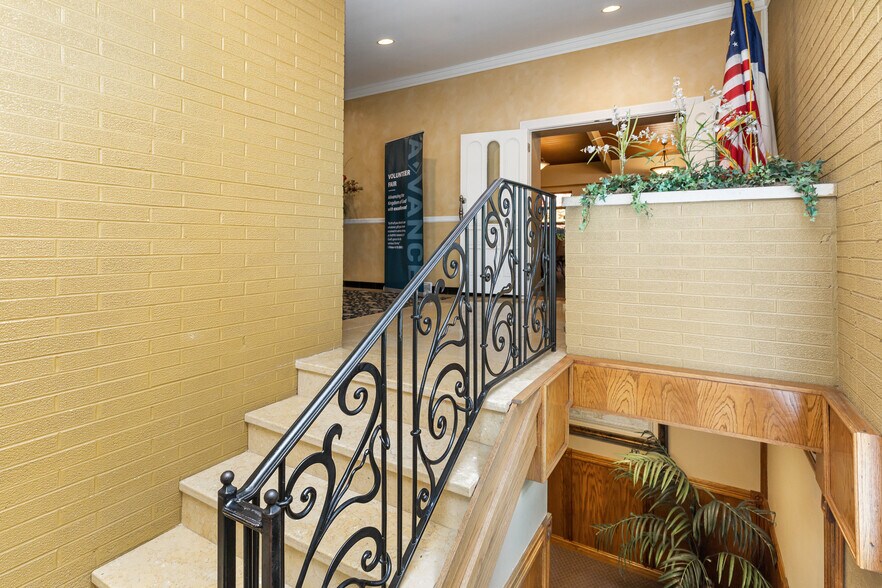 More Photos Of 939 S Wisconsin St, Hobart Religious Facility For Sale