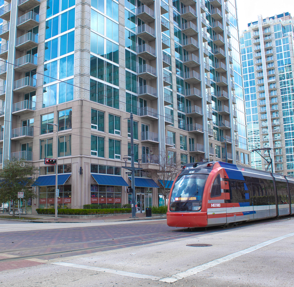 Primary Photo Of 1625 Main St, Houston Restaurant For Lease