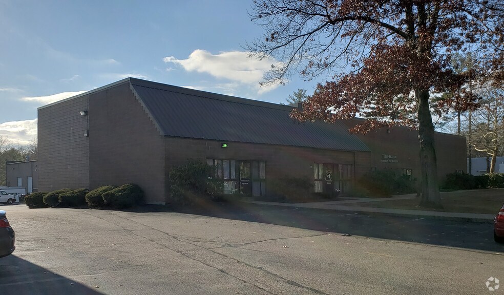 More Photos Of 104 Longwater Dr, Norwell Light Distribution For Lease
