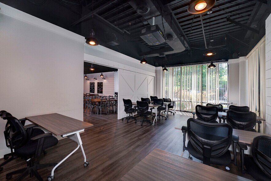 More Photos Of 2010 Avalon Pky, Mcdonough Office For Lease