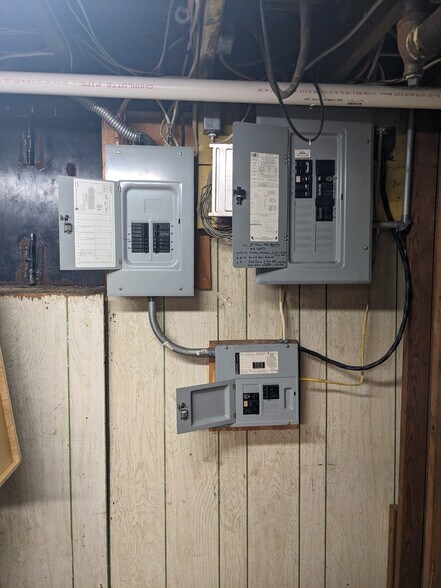 More Photos Of 485-487 Front St, Berea Office Residential For Sale