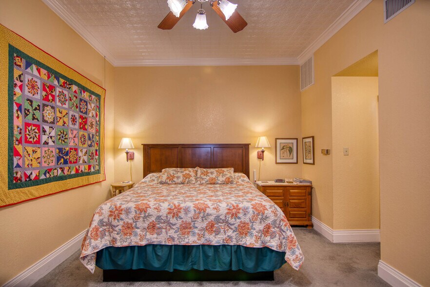 More Photos Of 226 Fort McKavitt St, Mason Hospitality For Sale