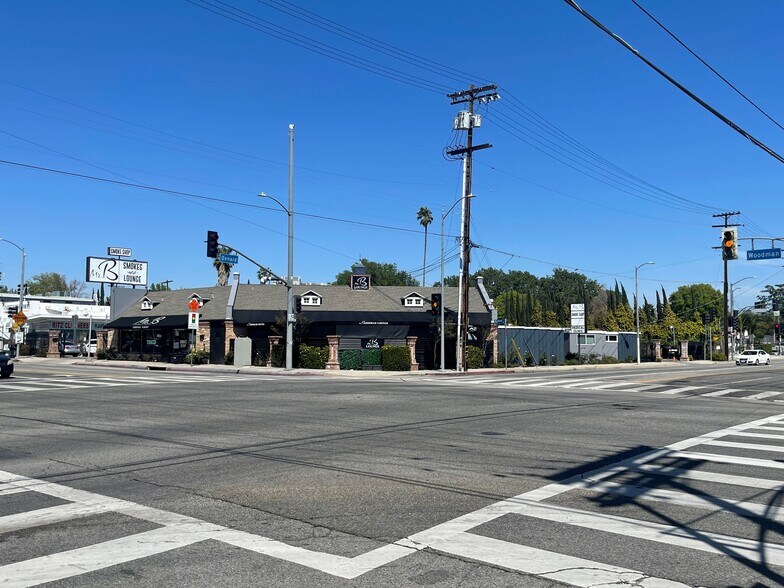 Primary Photo Of 6000 Woodman Ave, Van Nuys Storefront Retail Office For Lease