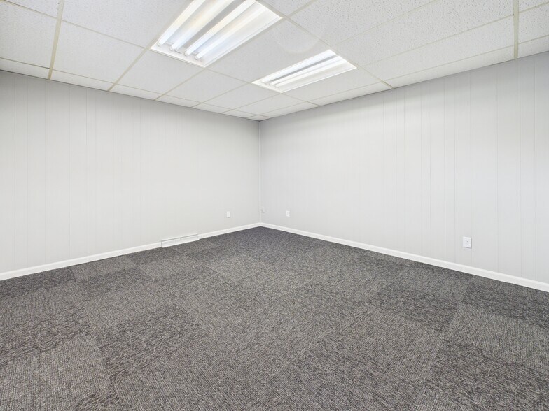More Photos Of 427 Memorial Dr, Greenville Office For Lease