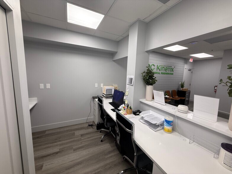 More Photos Of 2100 SE Ocean Blvd, Stuart Medical For Lease