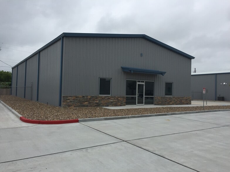 More Photos Of 8233 Leopard St, Corpus Christi Unknown For Lease