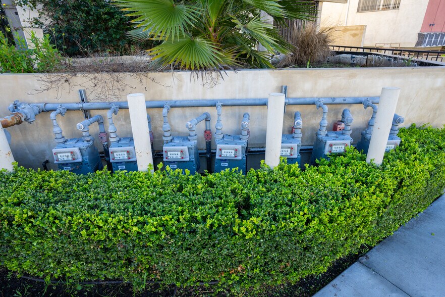 More Photos Of 8520 Whitworth Dr, Los Angeles Apartments For Sale