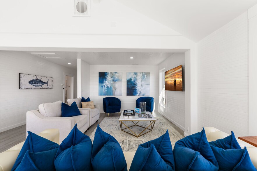 More Photos Of 267 W Sixth St, Port Orford Storefront Retail Residential For Sale