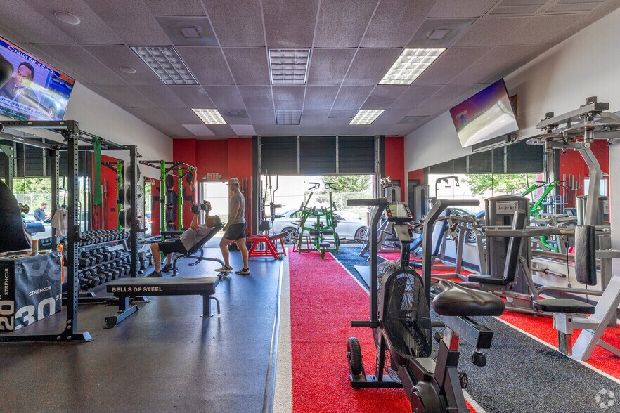 More Photos Of 1000 Van Buren Ave, Indian Trail Flex For Lease