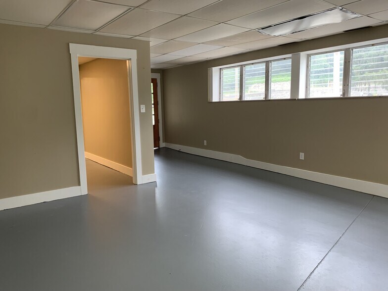 More Photos Of 2284 Quebec Rd, Cincinnati Flex For Lease