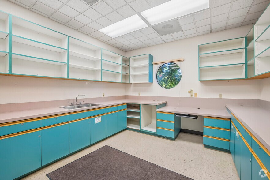 More Photos Of 3111 Professional Dr, Auburn Medical For Sale
