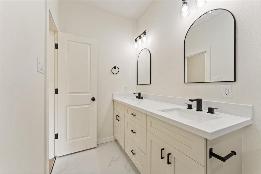 More Photos Of 9119 Henrietta Street #A & B, Houston Multifamily For Sale