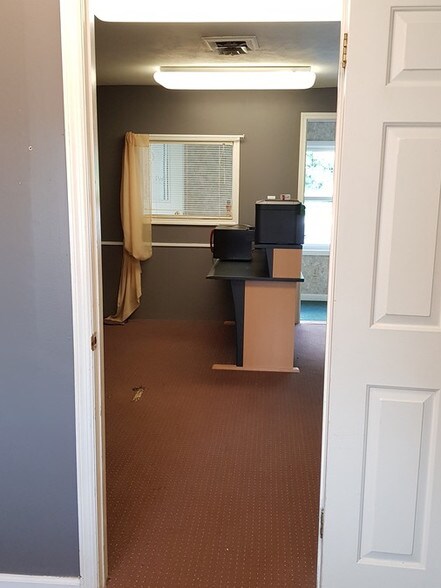 More Photos Of 864 Burdeck St, Schenectady Office For Lease