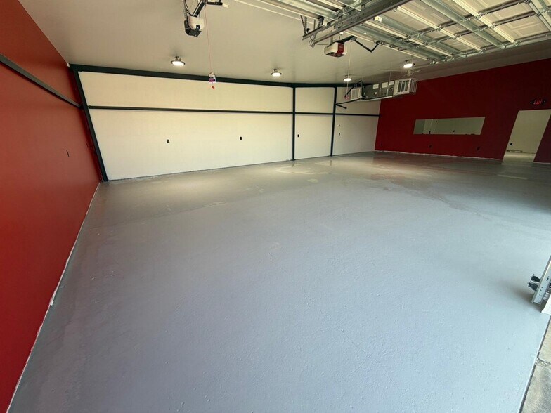 More Photos Of 7808 Depot Ln, Tampa Light Distribution For Lease