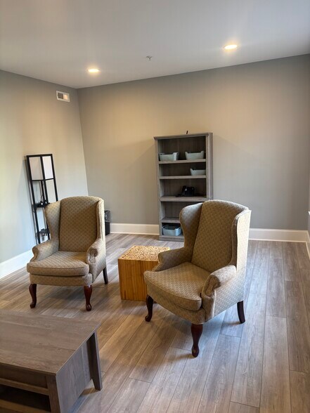 More Photos Of 321 Billingsly Ct, Franklin Office For Lease