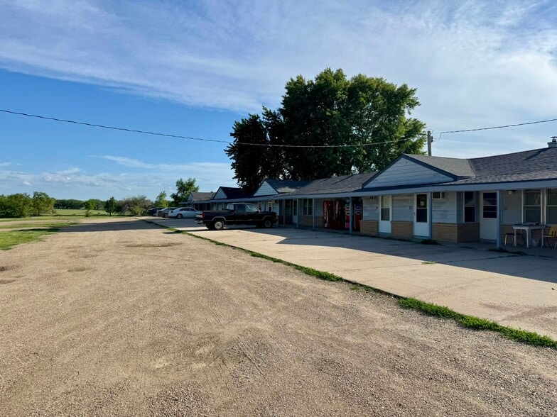 More Photos Of 736 3rd Ave, Lake Andes Hotel For Sale