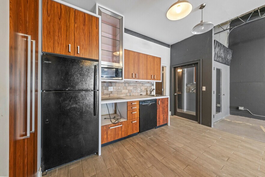 More Photos Of 3569 NW 10th Ave, Oakland Park Warehouse For Lease