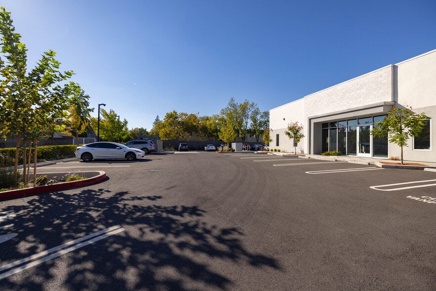 More Photos Of 1623 Santa Clara Dr, Roseville Medical For Lease