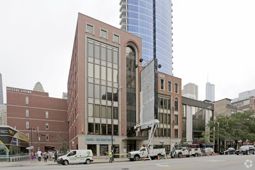 More Photos Of 747 N LaSalle St, Chicago Loft Creative Space For Lease