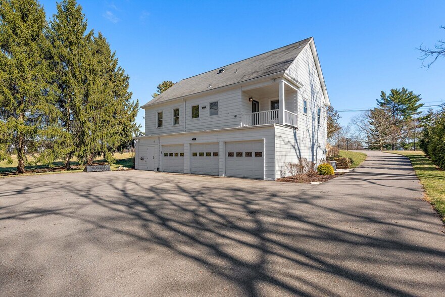 More Photos Of 1442 Coraopolis Heights Rd, Moon Township Hospitality For Sale