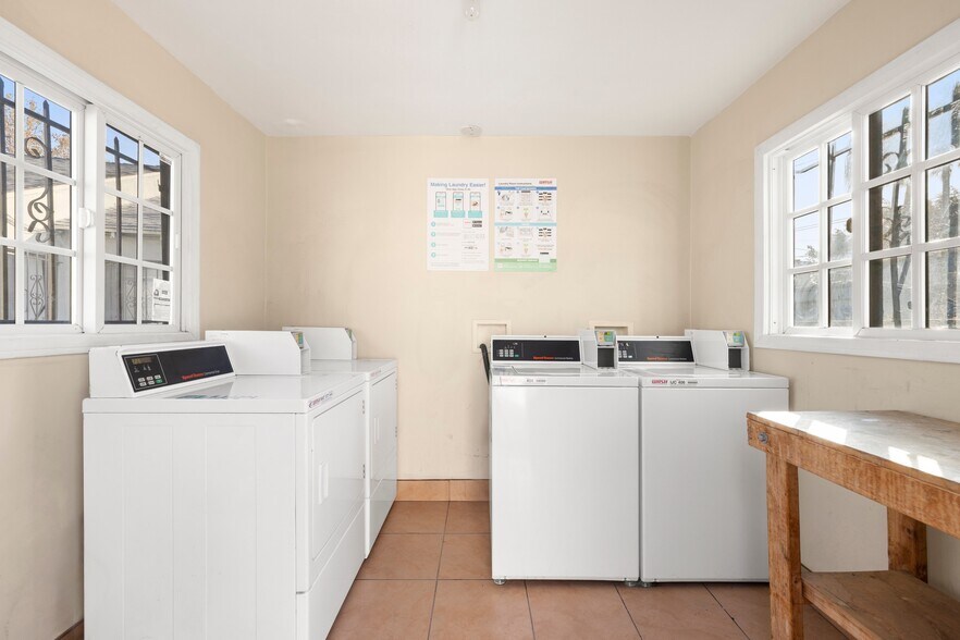 More Photos Of 1105-1125 E Hyde Park Blvd, Inglewood Apartments For Sale