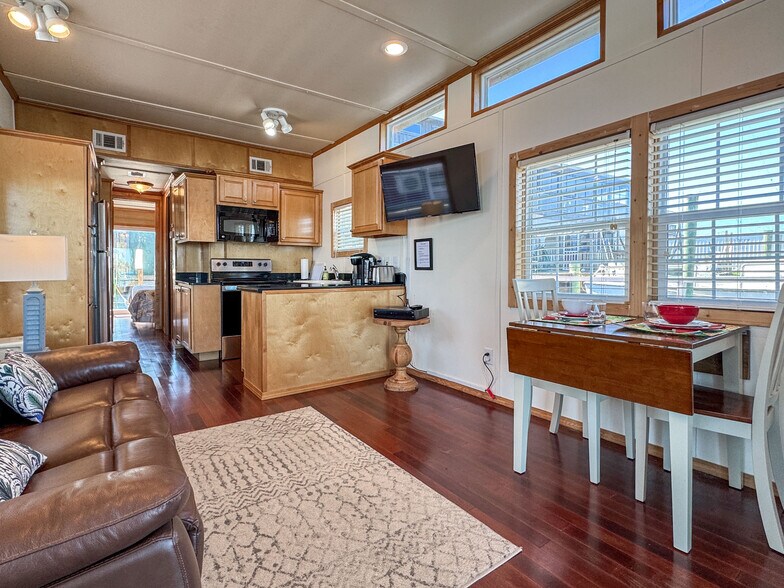 More Photos Of 309 Water St, Apalachicola Marina For Sale