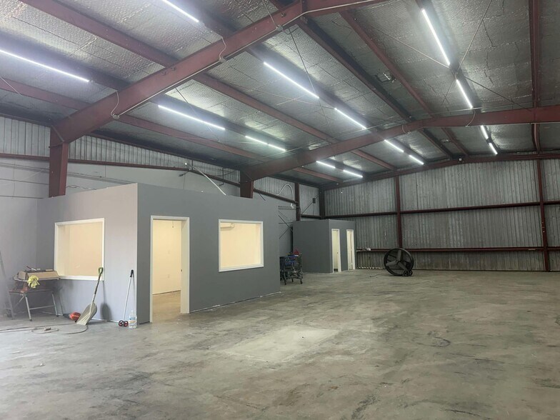 More Photos Of 9941A Rowlett Rd, Houston Warehouse For Lease
