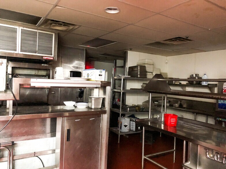 More Photos Of 649 Lake Cook Rd, Deerfield Restaurant For Lease