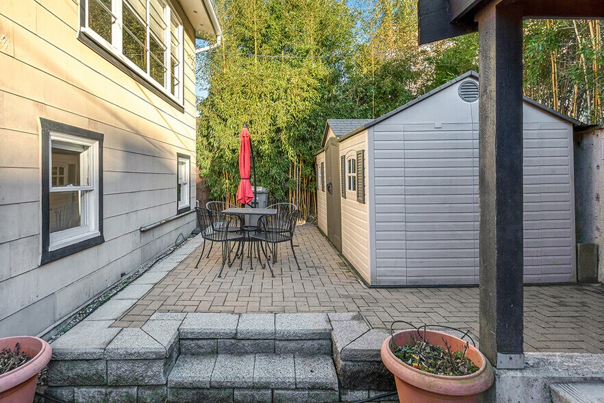 More Photos Of 2814 3rd Av W, Vancouver Hospitality For Sale