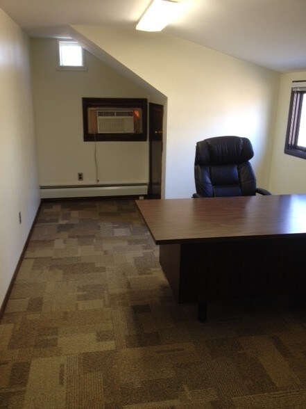 More Photos Of 19 N County Line Rd, Jackson Medical For Lease