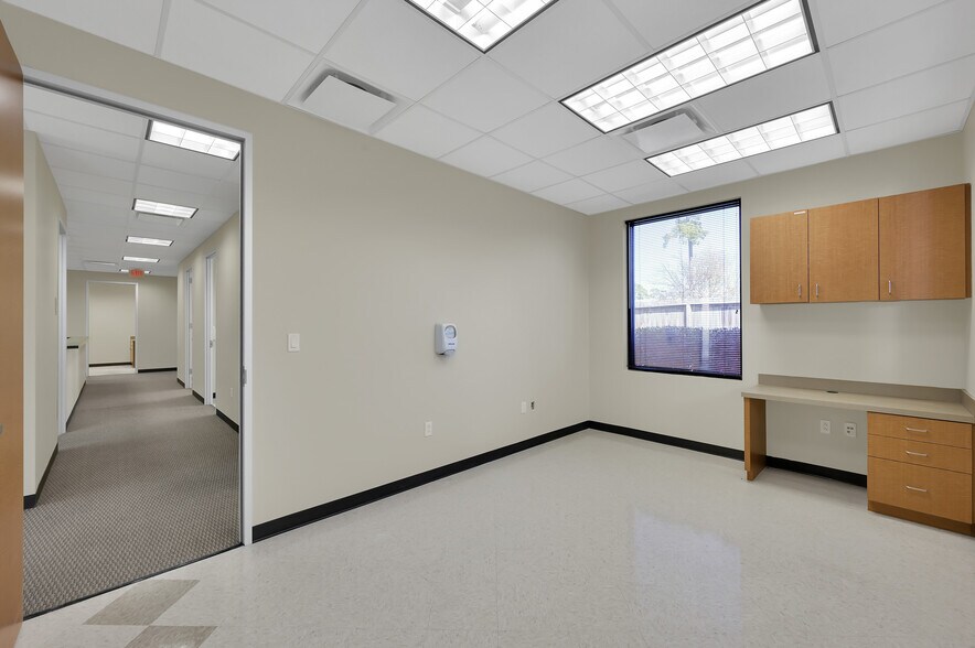 More Photos Of 1125 Cypress Station Dr, Houston Medical For Sale