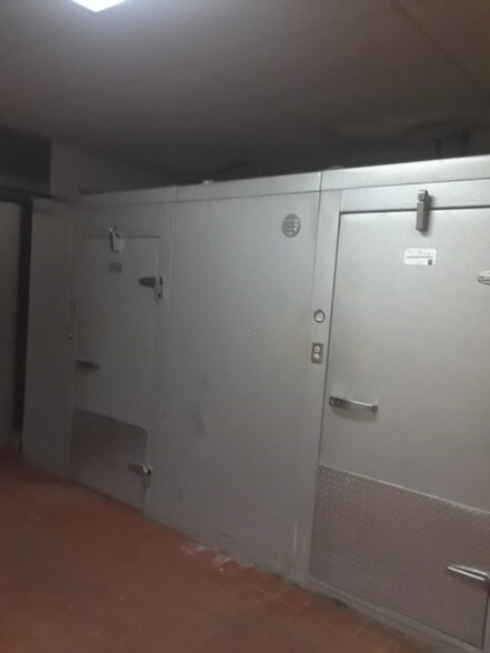 More Photos Of 3011 E Erie Blvd, Syracuse Restaurant For Lease