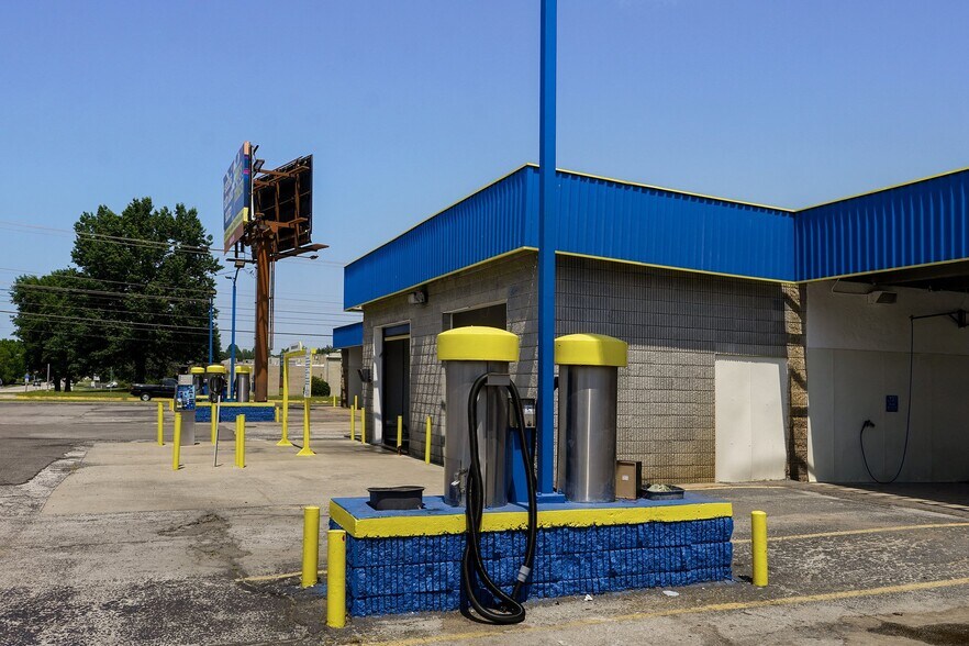 More Photos Of 2812 E Chestnut Expy, Springfield Carwash For Sale